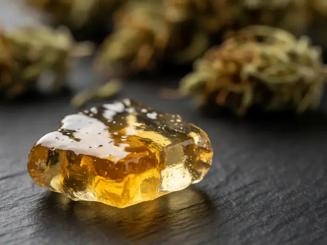 CBD Shatter vs. Kouření: Je shatter lepší volbou?